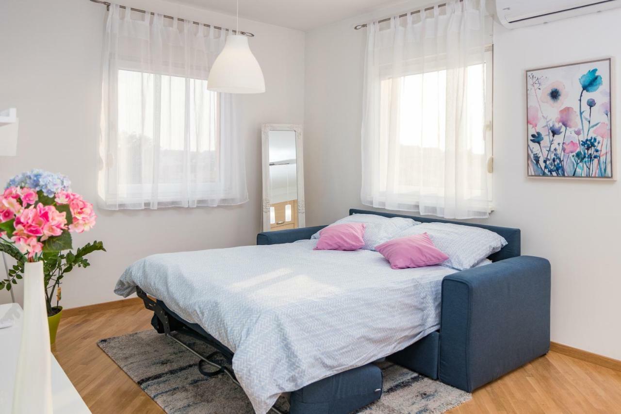 Apartment Pula Relax ภายนอก รูปภาพ